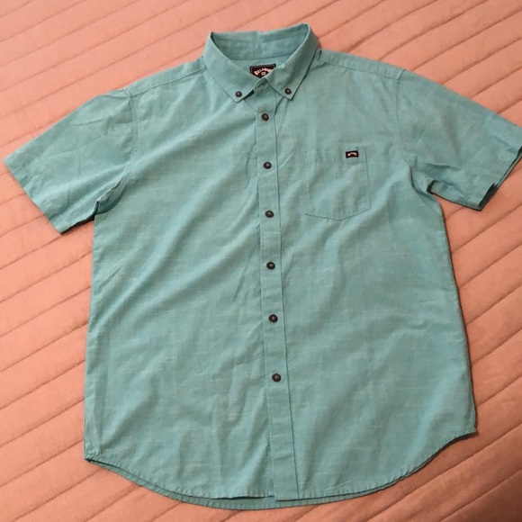 Billabong Other - Billabong short sleeve button down, size Large